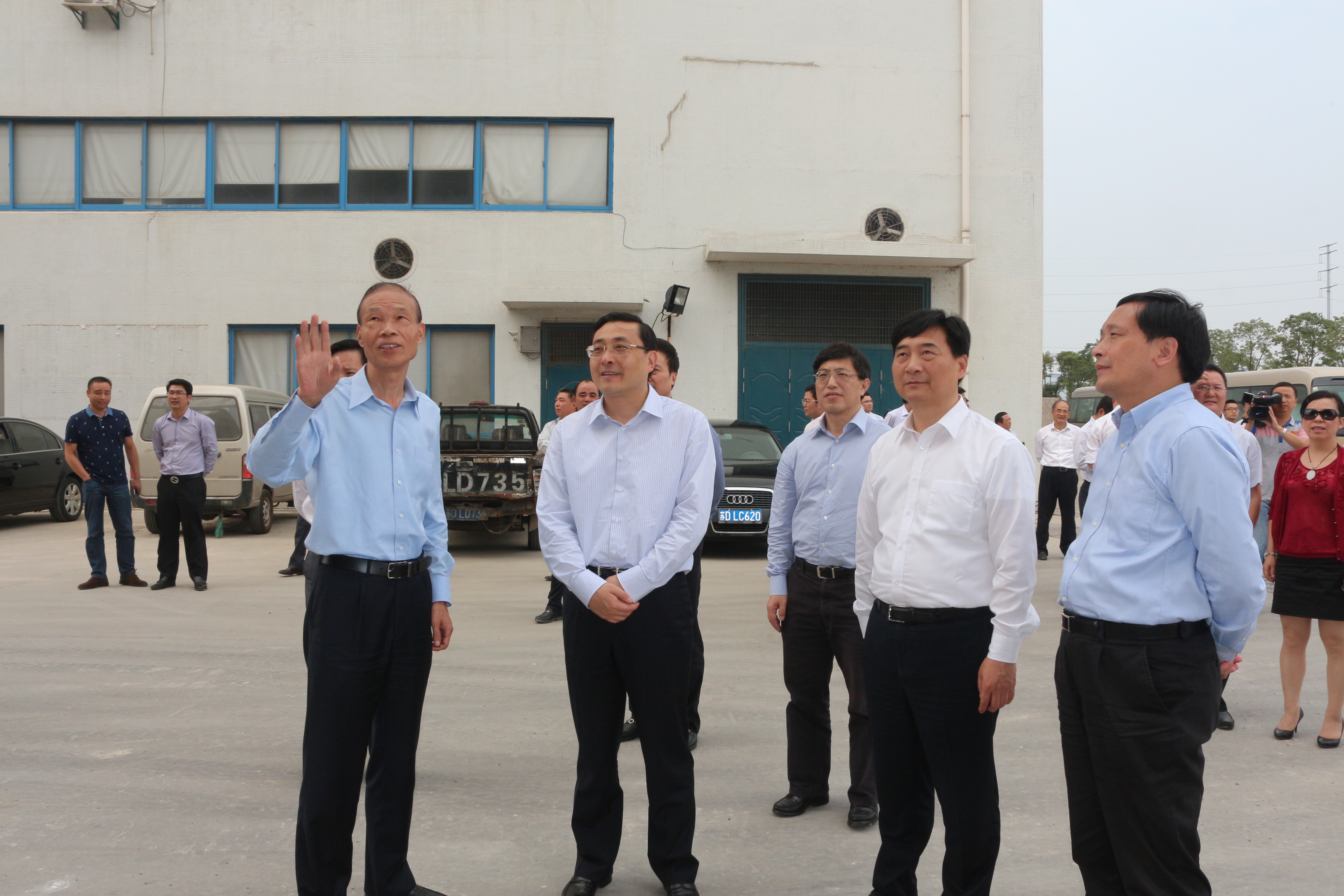 10月10日，常州市市長(zhǎng)費(fèi)高云一行來(lái)上上電纜督查西廠區(qū)三期工程建設(shè)情況